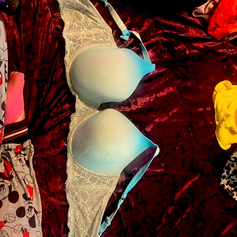 I’m selling a bra. The color is blue. It’s 40DD